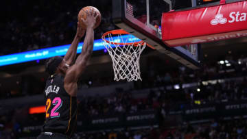 Miami Heat forward Jimmy Butler (22) dunks the ball against the Los Angeles Lakers(Jasen Vinlove-USA TODAY Sports)