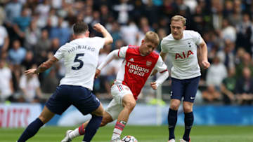 LONDON, ENGLAND - AUGUST 08: Emile Smith Rowe of Arsenal gets past Pierre-Emile Hojbjerg and Oliver Skipp of Tottenham Hotspur Hotspur during the Pre-season friendly between Tottenham Hotspur and Arsenal at Tottenham Hotspur Stadium on August 08, 2021 in London, England. (Photo by Catherine Ivill/Getty Images)