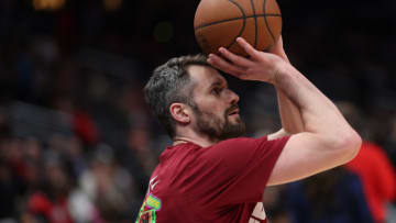 Miami Heat forward Kevin Love warms up before playing against the Washington Wizards(Photo by Patrick Smith/Getty Images)