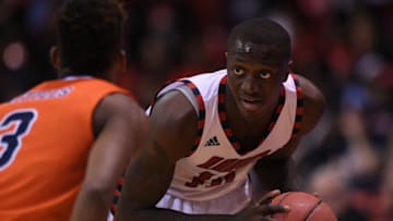 CHICAGO, IL - NOVEMBER 16: Illinois-Chicago Flames forward Dikembe Dixson (10) handles the ball during the game against the Illinois-Chicago Flames at UIC Pavilion on November 16, 2016 in Chicago, Illinois. (Photo by Quinn Harris/Icon Sportswire via Getty Images)