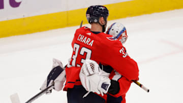Zdeno Chara, Vitek Vanecek, Washington Capitals Mandatory Credit: Geoff Burke-USA TODAY Sports