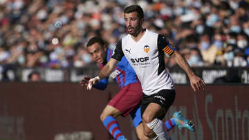 Jose Luis Gaya competes for the ball with Sergino Dest during the La Liga match between Valencia CF and FC Barcelona at Estadio Mestalla on February 20, 2022 in Valencia, Spain. (Photo by Quality Sport Images/Getty Images)