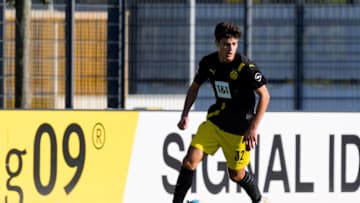 DORTMUND, GERMANY - SEPTEMBER 07: (BILD ZEITUNG OUT) Giovanni Reyna of Borussia Dortmund controls the ball during the pre-season friendly match between Borussia Dortmund and Sparta Rotterdam on September 7, 2020 in Dortmund, Germany. (Photo by Alex Gottschalk/DeFodi Images via Getty Images)