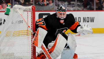 PHILADELPHIA, PENNSYLVANIA - NOVEMBER 10: Brian Elliott #37 of the Philadelphia Flyers defends his net in the first period against the Chicago Blackhawks at Wells Fargo Center on November 10, 2018 in Philadelphia, Pennsylvania. (Photo by Elsa/Getty Images)
