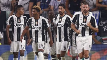 Juventus' German midfielder Sami Khedira (2nd R) celebrates after scoring with his teammates during the Italian Serie A football match between Juventus and Fiorentina on August 20, 2016 at the Juventus Stadium in Turin. / AFP / MARCO BERTORELLO (Photo credit should read MARCO BERTORELLO/AFP/Getty Images)