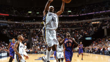 MEMPHIS, TN - DECEMBER 7: James Posey #41 of the Memphis Grizzlies dunks during the game against the New York Knicks at FedExForum on December 7, 2004 in Memphis, Tennessee. The Grizzlies won 96-88. NOTE TO USER: User expressly acknowledges and agrees that, by downloading and/or using this Photograph, User is consenting to the terms and conditions of the Getty Images License Agreement. (Photo by Joe Murphy/NBAE via Getty Images)