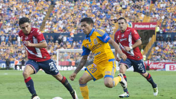 MONTERREY, MEXICO - APRIL 30: Javier Aquino of Tigres drives the ball while followed by Jesus Paganoni and Fernando Meneses of Veracruz during the 16th round match between Tigres UANL and Veracruz as part of the Clausura 2016 Liga MX at Universitario Stadium on April 30, 2016 in Monterrey, Mexico. (Photo by Azael Rodriguez/LatinContent/Getty Images)