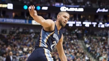 Nov 18, 2016; Dallas, TX, USA; Memphis Grizzlies forward Chandler Parsons (25) motions to the Dallas Mavericks bench after making a three point basket during the second half at the American Airlines Center. The Grizzlies defeat the Mavericks 80-64. Mandatory Credit: Jerome Miron-USA TODAY Sports