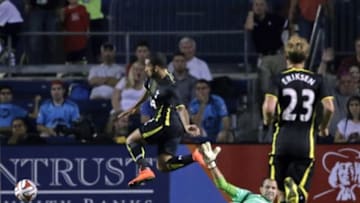 Jul 26, 2014; Bridgeview, IL, USA; Tottenham Hotspur midfielder Aaron Lennon (7) dribbles around Chicago Fire goalkeeper Kyle Reynish (28) to score the Hotspur