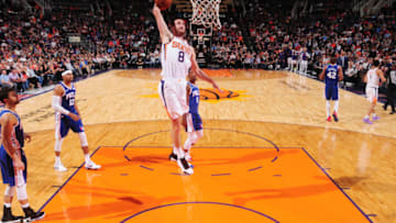 PHOENIX, AZ - NOVEMBER 4: Frank Kaminsky #8 of the Phoenix Suns goes up for a dunk during the game against the Philadelphia 76ers on November 4, 2019 at Talking Stick Resort Arena in Phoenix, Arizona. NOTE TO USER: User expressly acknowledges and agrees that, by downloading and or using this photograph, user is consenting to the terms and conditions of the Getty Images License Agreement. Mandatory Copyright Notice: Copyright 2019 NBAE (Photo by Barry Gossage/NBAE via Getty Images)