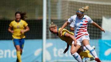 Hailie Mace of USA and Emma Westin of Sweden competes for the ball during the international friendly match between Sweden WU23 and USA WU23 at La Manga Club on April 05, 2019 in Cartagena, Spain. (Photo by Jose Breton/NurPhoto via Getty Images)