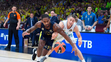 BELGRADE, SERBIA - MAY 20: Brad Wanamaker, #11 of Fenerbahce Dogus Istanbul competes with Jaycee Carroll, #20 of Real Madrid during the 2018 Turkish Airlines EuroLeague F4 Championship Game between Real Madrid v Fenerbahce Dogus Istanbul at Stark Arena on May 20, 2018 in Belgrade, Serbia. (Photo by Francesco Richieri/EB via Getty Images)