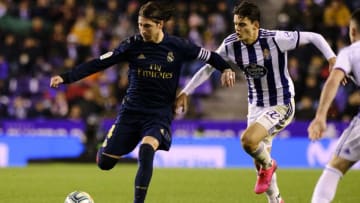 VALLADOLID, SPAIN - JANUARY 26: Sergio Ramos of Real Madrid CF fights for the ball with Enes Unal of Real Valladolid during the Liga match between Real Valladolid CF and Real Madrid CF at Jose Zorrilla on January 26, 2020 in Valladolid, Spain. (Photo by Xaume Olleros/Getty Images)