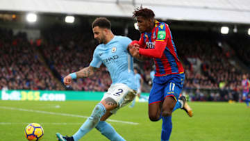 LONDON, ENGLAND - DECEMBER 31: Kyle Walker of Manchester City and Wilfried Zaha of Crystal Palace during the Premier League match between Crystal Palace and Manchester City at Selhurst Park on December 31, 2017 in London, England. (Photo by Catherine Ivill/Getty Images)
