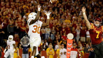 AMES, IA - SEPTEMBER 28: Running back Toneil Carter #30 of the Texas Longhorns pulls in a touchdown pass over linebacker Joel Lanning #7 of the Iowa State Cyclones in the first half of play at Jack Trice Stadium on September 28, 2017 in Ames, Iowa. (Photo by David Purdy/Getty Images)