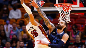Steven Adams #4 of the Memphis Grizzlies defends a dunk attempt by Caleb Martin #16 of the Miami Heat(Photo by Michael Reaves/Getty Images)