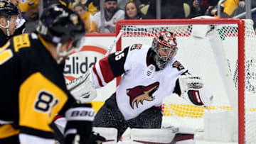PITTSBURGH, PA - NOVEMBER 10: Arizona Coyotes Goalie Darcy Kuemper (35) makes a glove save on Pittsburgh Penguins Right Wing Phil Kessel (81) during the first period in the NHL game between the Pittsburgh Penguins and the Arizona Coyotes on November 10, 2018, at PPG Paints Arena in Pittsburgh, PA. The Penguins shutout the Coyotes 4-0. (Photo by Jeanine Leech/Icon Sportswire via Getty Images)