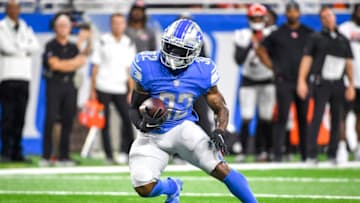 DETROIT, MICHIGAN - OCTOBER 17: D'Andre Swift #32 of the Detroit Lions runs the ball against the Cincinnati Bengals during the fourth quarter at Ford Field on October 17, 2021 in Detroit, Michigan. (Photo by Nic Antaya/Getty Images)