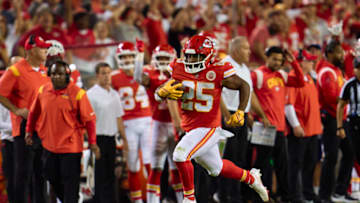 KANSAS CITY, MO - SEPTEMBER 15: Clyde Edwards-Helaire #25 of the Kansas City Chiefs breaks free on a run against the Los Angeles Chargers at GEHA Field at Arrowhead Stadium on September 15, 2022 in Kansas City, Missouri. (Photo by Cooper Neill/Getty Images)