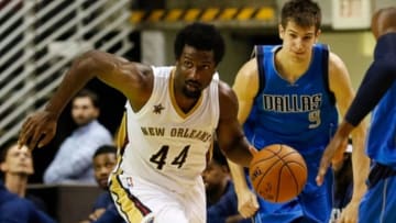 Oct 1, 2016; Bossier City, LA, USA; New Orleans Pelicans forward Solomon Hill (44) dribbles up court against the Dallas Mavericks at CenturyLink Center. New Orleans won 116-102. Mandatory Credit: Ray Carlin-USA TODAY Sports