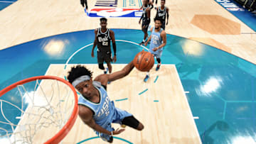 CHARLOTTE, NC - FEBRUARY 15: De'Aaron Fox #5 of the U.S. Team dunks the ball against the World Team during the 2019 Mtn Dew ICE Rising Stars Game on February 15, 2019 at the Spectrum Center in Charlotte, North Carolina. NOTE TO USER: User expressly acknowledges and agrees that, by downloading and/or using this photograph, user is consenting to the terms and conditions of the Getty Images License Agreement. Mandatory Copyright Notice: Copyright 2019 NBAE (Photo by Andrew D. Bernstein/NBAE via Getty Images)