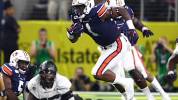 Auburn footballAug 31, 2019; Arlington, TX, USA; Auburn Tigers defensive end Big Kat Bryant (1) returns a fumble recovery in the second quarter against the Oregon Ducks at AT&T Stadium. Mandatory Credit: Matthew Emmons-USA TODAY Sports