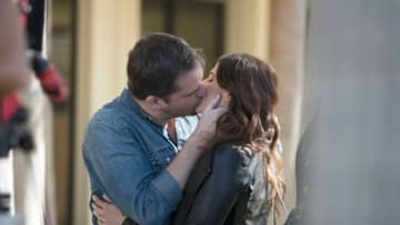 CASUAL -- "Venus" Episode 308 -- Alex makes an unlikely friend at work while trying to unearth the identity of ValerieÕs brother. LauraÕs relationship with Casey intensifies. Valerie finds her new arrangement with Jack maddening. Jack (Kyle Bornheimer) and Valerie (Michaela Watkins), shown. (Photo by: Greg Lewis/Hulu)
