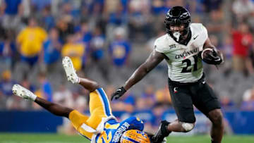 Cincinnati Bearcats running back Corey Kiner during game against the Pittsburgh Panthers at Acrisure Stadium.