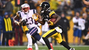 PITTSBURGH, PA - DECEMBER 17: Eli Rogers #17 of the Pittsburgh Steelers runs into the end zone for an 18-yard touchdown reception in the first quarter during the game against the New England Patriots at Heinz Field on December 17, 2017 in Pittsburgh, Pennsylvania. (Photo by Joe Sargent/Getty Images)