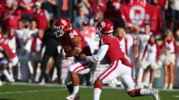 NORMAN, OK - NOVEMBER 25: Oklahoma Sooners QB Kyler Murray (1) hands off to Oklahoma Sooners RB Rodney Anderson (24) during a college football game between the Oklahoma Sooners and the West Virginia Mountaineers on November 25, 2017, at Memorial Stadium in Norman, OK. (Photo by David Stacy/Icon Sportswire via Getty Images)