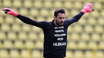 Roman Bürki will sign a new contract with Borussia Dortmund (Photo by Lars Baron/Getty Images)