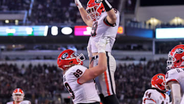 STARKVILLE, MISSISSIPPI - NOVEMBER 12: Brock Bowers #19 of the Georgia Bulldogs celebrates a touchdown during the first half of the game against the Mississippi State Bulldogs at Davis Wade Stadium on November 12, 2022 in Starkville, Mississippi. (Photo by Jonathan Bachman/Getty Images)