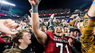 South Carolina football’s Eric Douglas celebrating after beating Tennessee in 2022. The center signed a contract with the Tampa Bay Buccaneers after the 2023 NFL Draft. Mandatory Credit: Jeff Blake-USA TODAY Sports