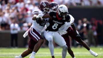 Cincinnati Bearcats senior wide receiver Xzavier Henderson against the Eastern Kentucky Colonels at Nippert Stadium.