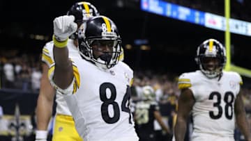NEW ORLEANS, LOUISIANA - DECEMBER 23: Antonio Brown #84 of the Pittsburgh Steelers celebrates a touchdown during the second half against the New Orleans Saints at the Mercedes-Benz Superdome on December 23, 2018 in New Orleans, Louisiana. (Photo by Chris Graythen/Getty Images)