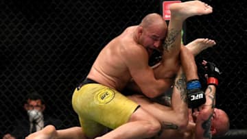 Glover Teixeira fights Anthony Smith (Photo by Douglas P. DeFelice/Getty Images)