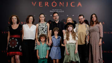 MADRID, SPAIN - AUGUST 23: Actress Sandra Escacena (3L up), actress Ana Torrent (2L up), director Paco Plaza (4L up), actress Consuelo Trujillo (1L up), actress Bruna Gonzalez (C down) and actress Claudia Placer (1R down) attend a photocall for the film 'Veronica' at the Sony offices on August 23, 2017 in Madrid, Spain. (Photo by Eduardo Parra/Getty Images)