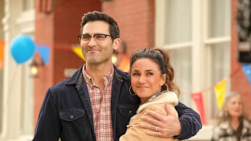Superman & Lois -- “Waiting for Superman” -- Image Number: SML215b_0106r.jpg -- Pictured (L-R): Tyler Hoechlin as Clark Kent and Emmanuelle Chriqui as Lana Lang Cushing -- Photo: Bettina Strauss/The CW -- © 2022 The CW Network, LLC. All Rights Reserved.