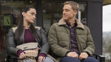 RESIDENT ALIEN -- "Love Language" Episode 105 -- Pictured: (l-r) Sara Tomko as Asta Twelvetrees, Alan Tudyk as Harry Vanderspeigle -- (Photo by: James Dittinger/SYFY)