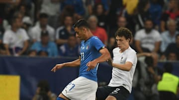 NICE, FRANCE - JUNE 01: Rolando Mandragora of Italy competes for the ball with Benjamin Pavard of France during the International Friendly match between France and Italy at Allianz Riviera Stadium on June 1, 2018 in Nice, France. (Photo by Claudio Villa/Getty Images)