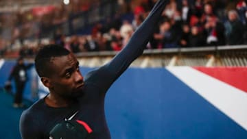 Paris Saint-Germain's Blaise Matuidi talks with fans after the French L1 football match between Paris Saint-Germain (PSG) and Lorient (FCL) at the Parc des Princes stadium in Paris, on December 21, 2016. (Photo by Geoffroy Van der Hasselt/NurPhoto via Getty Images)