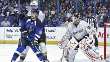 ST. LOUIS - APRIL 9: Paul Kariya