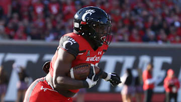 Cincinnati Bearcats running back Jerome carries ball against Tulsa Golden Hurricane at Nippert Stadium.