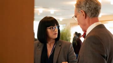 BLINDSPOT -- "We Didn't Start the Fire" Episode 502 -- Pictured: (l-r) Ashley Johnson as Patterson, Bill Nye as himself -- (Photo by: Barbara Nitke/Warner Brothers/NBC)