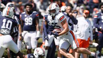 Auburn footballApr 9, 2022; Auburn, AL, USA; Auburn Tigers tight end John Samuel Shenker (25) makes a catch and runs during the Spring game at Jordan-Hare Stadium. Mandatory Credit: John Reed-USA TODAY Sports