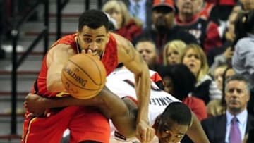 Jan 20, 2016; Portland, OR, USA; Atlanta Hawks forward Thabo Sefolosha (25) goes after a ball with Portland Trail Blazers forward Noah Vonleh (21) during the third quarter of the game at Moda Center at the Rose Quarter. The Hawks won the game 104-98. Mandatory Credit: Steve Dykes-USA TODAY Sports