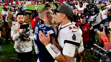 Leighton Vander Esch, Dallas Cowboys, Tom Brady, Tampa Bay Buccaneers. (Photo by Julio Aguilar/Getty Images)