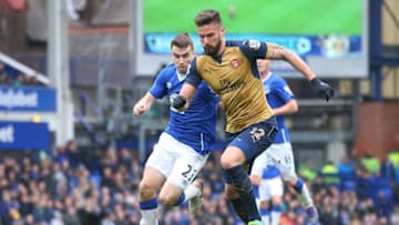 LIVERPOOL, ENGLAND - MARCH 19: Olivier Giroud of Arsenal and Seamus Coleman of Everton compete for the ball during the Barclays Premier League match between Everton and Arsenal at Goodison Park on March 19, 2016 in Liverpool, England. (Photo by Ian MacNicol/Getty Images)