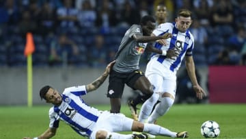PORTO, PORTUGAL - NOVEMBER 01: Alex Telles (L) and Hector Herrera (R) of FC Porto competes for the ball with Bruma of RB Leipzig during the UEFA Champions League group G match between FC Porto and RB Leipzig at Estadio do Dragao on November 1, 2017 in Porto, Portugal. (Photo by Octavio Passos/Getty Images)