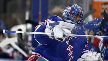 NEW YORK, NY - JANUARY 31: Henrik Lundqvist #30 of the New York Rangers is pulled from the game in the second period against the Columbus Blue Jackets on January 31, 2016 at Madison Square Garden in New York City. (Photo by Elsa/Getty Images)